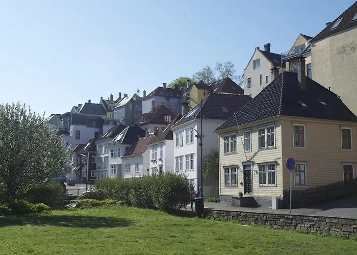 Historic House, Right In The Middle Of Everything!