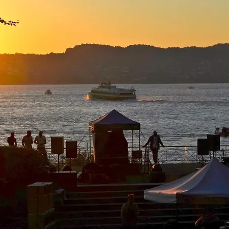 Historic House, Right In The Middle Of Everything!