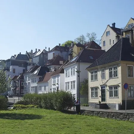 Historic House, Right In The Middle Of Everything!