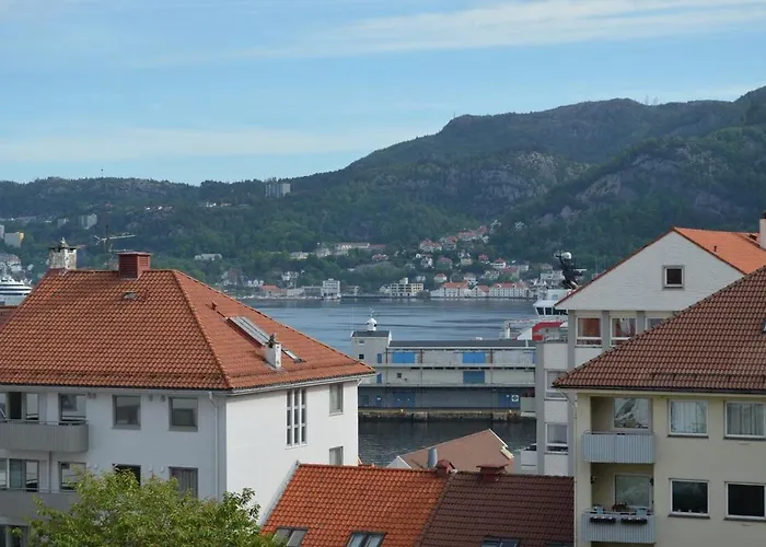 Historic House, Right In The Middle Of Everything!